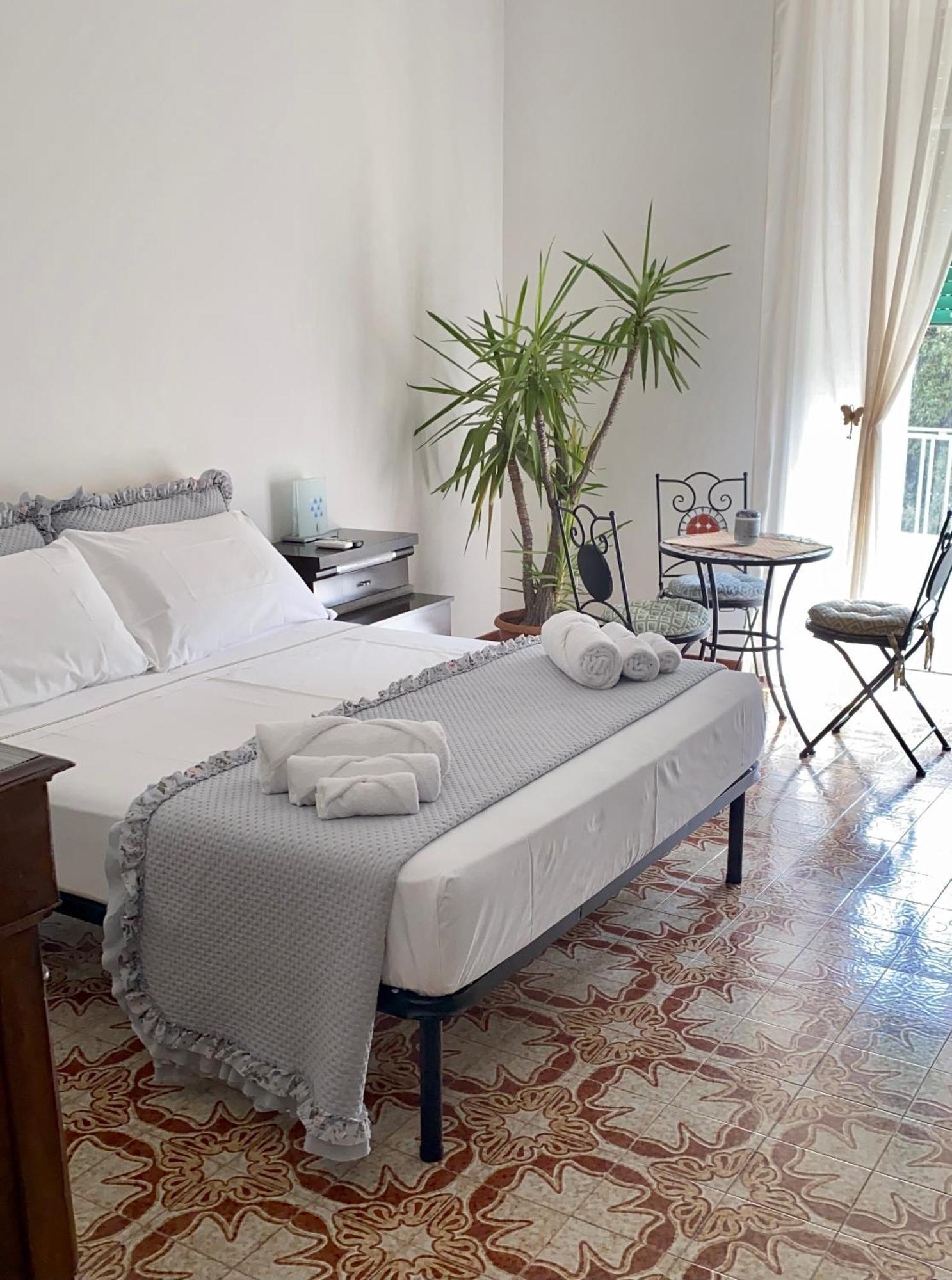 Filippo Secondo Naples Luaran gambar